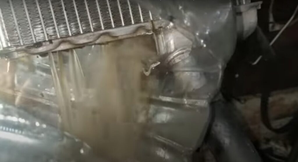 Что происходит во время промывки радиатора отопителя без снятия